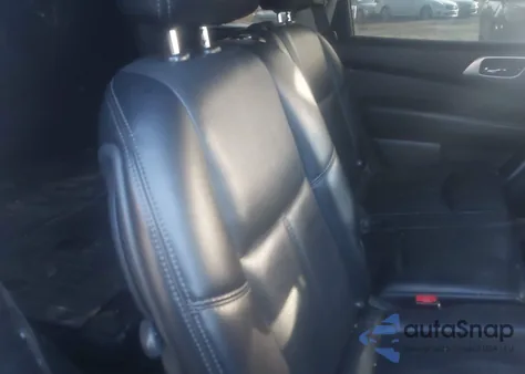 2014 Nissan Pathfinder Platinum из США, поврежденный, VIN 5N1AR2MM4EC711317